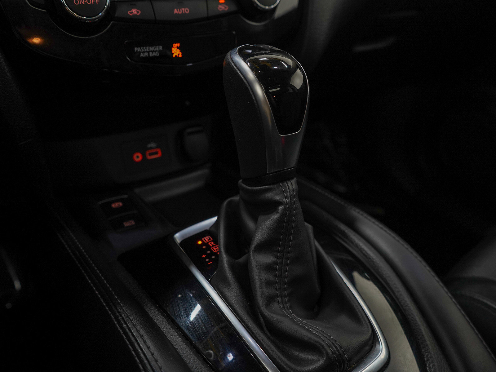 Used 2020 Nissan Rogue SL w/ Premium Package image 25