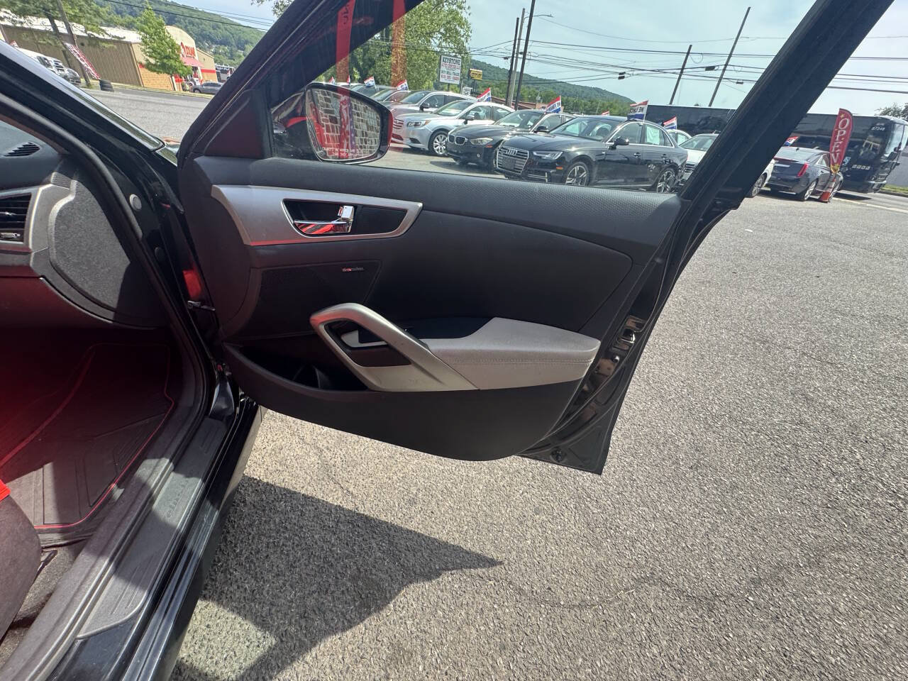 Used 2013 Hyundai Veloster w/ Style Pkg FWD image 23