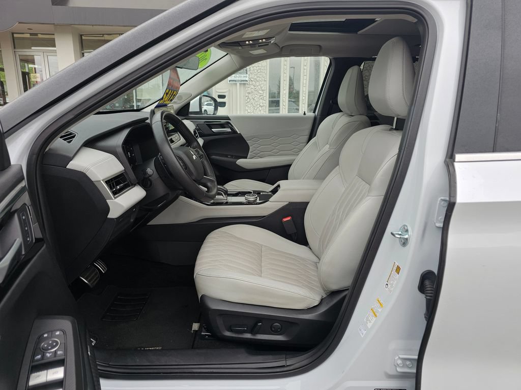 Used 2025 Mitsubishi Outlander SEL AWD/4WD image 17