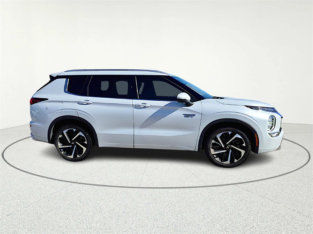 Used 2024 Mitsubishi Outlander 4WD Plug-In Hybrid image 8