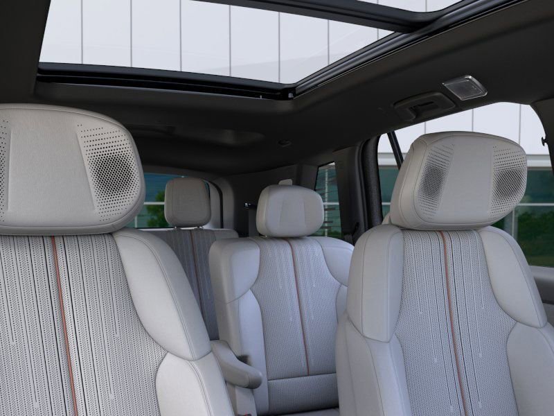 New 2026 Cadillac Vistiq Sport image 31