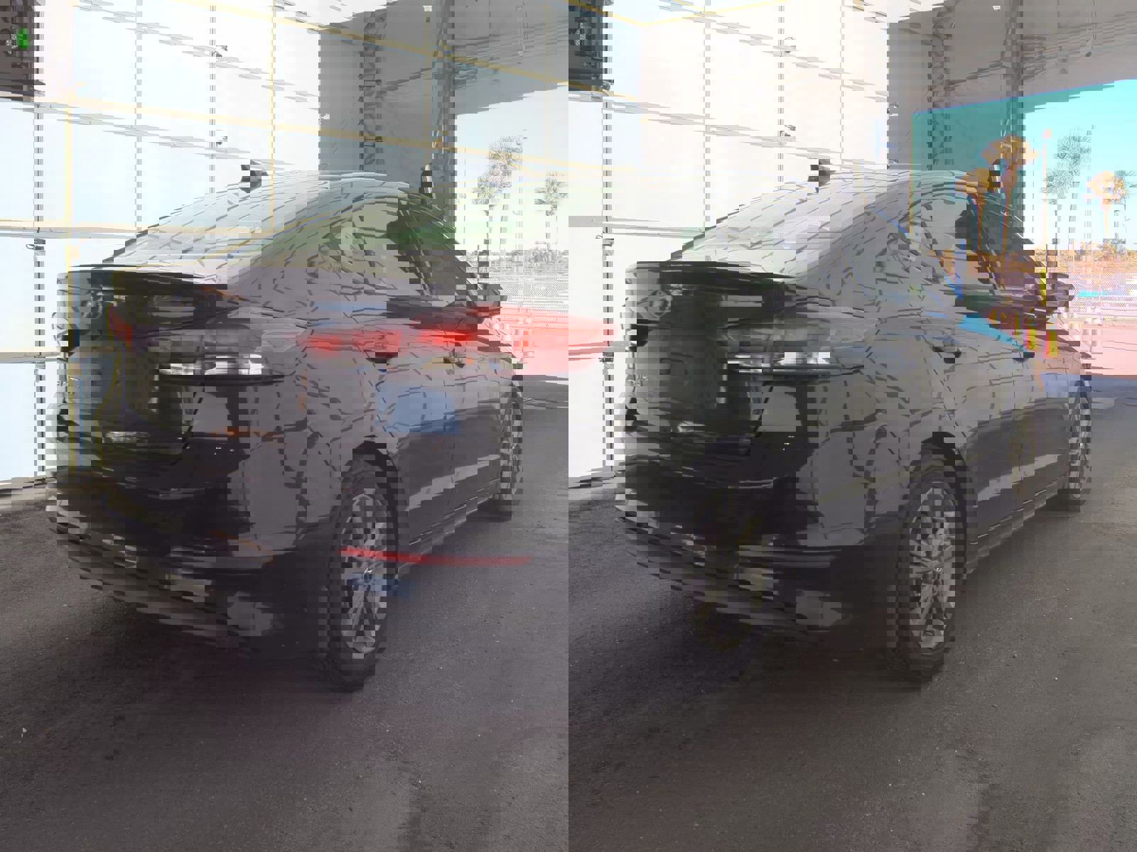 Used 2017 Hyundai Elantra SE image 3