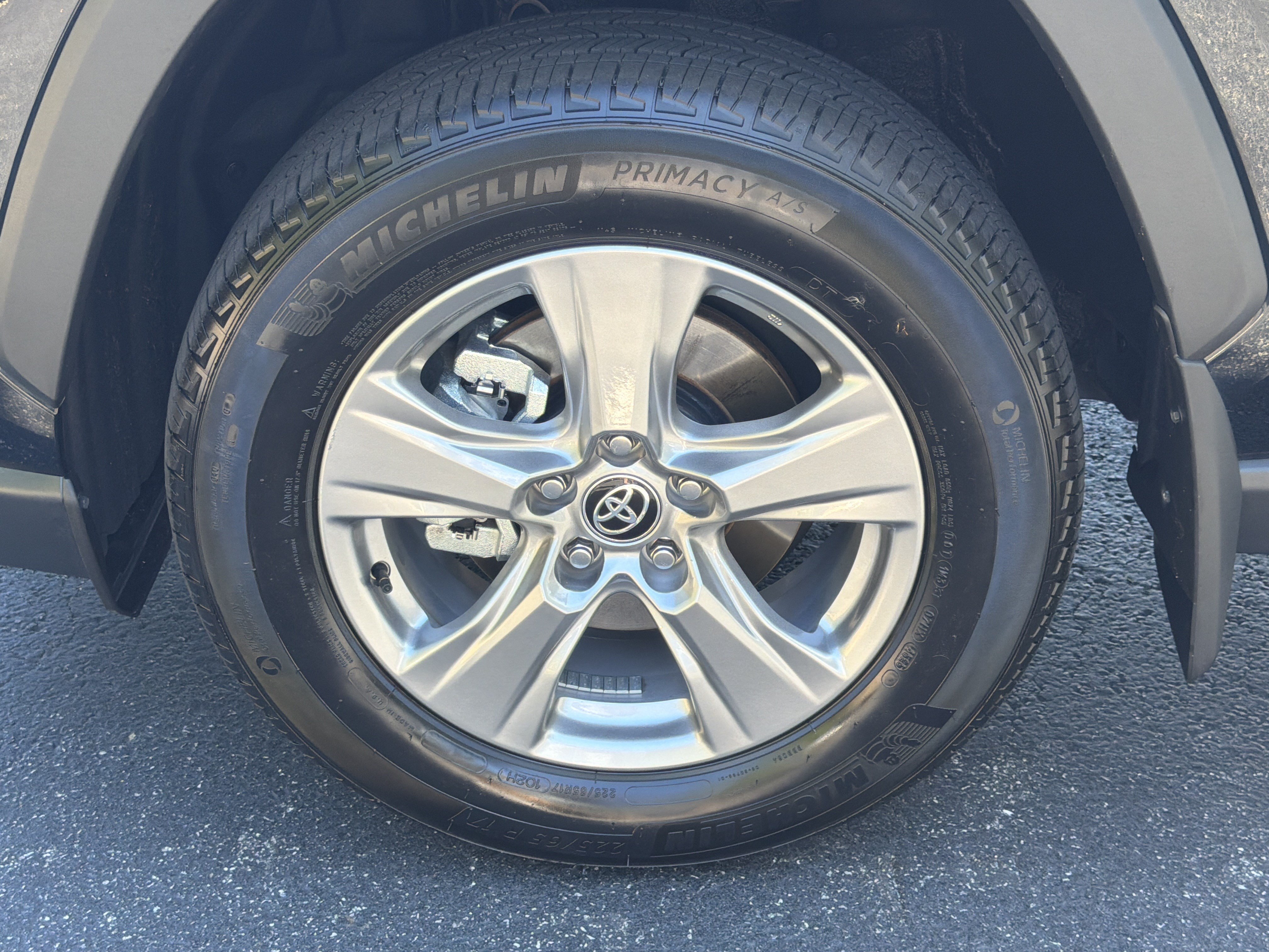 Used 2025 Toyota RAV4 XLE w/ Convenience Package FWD image 11