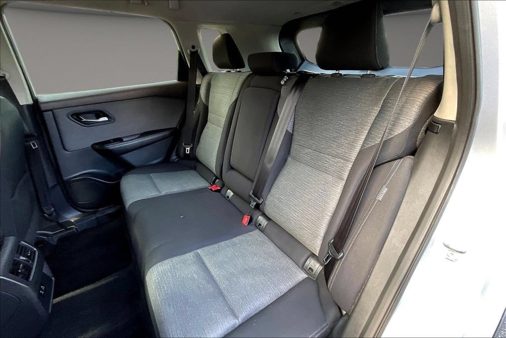 Used 2023 Nissan Rogue SV FWD image 25