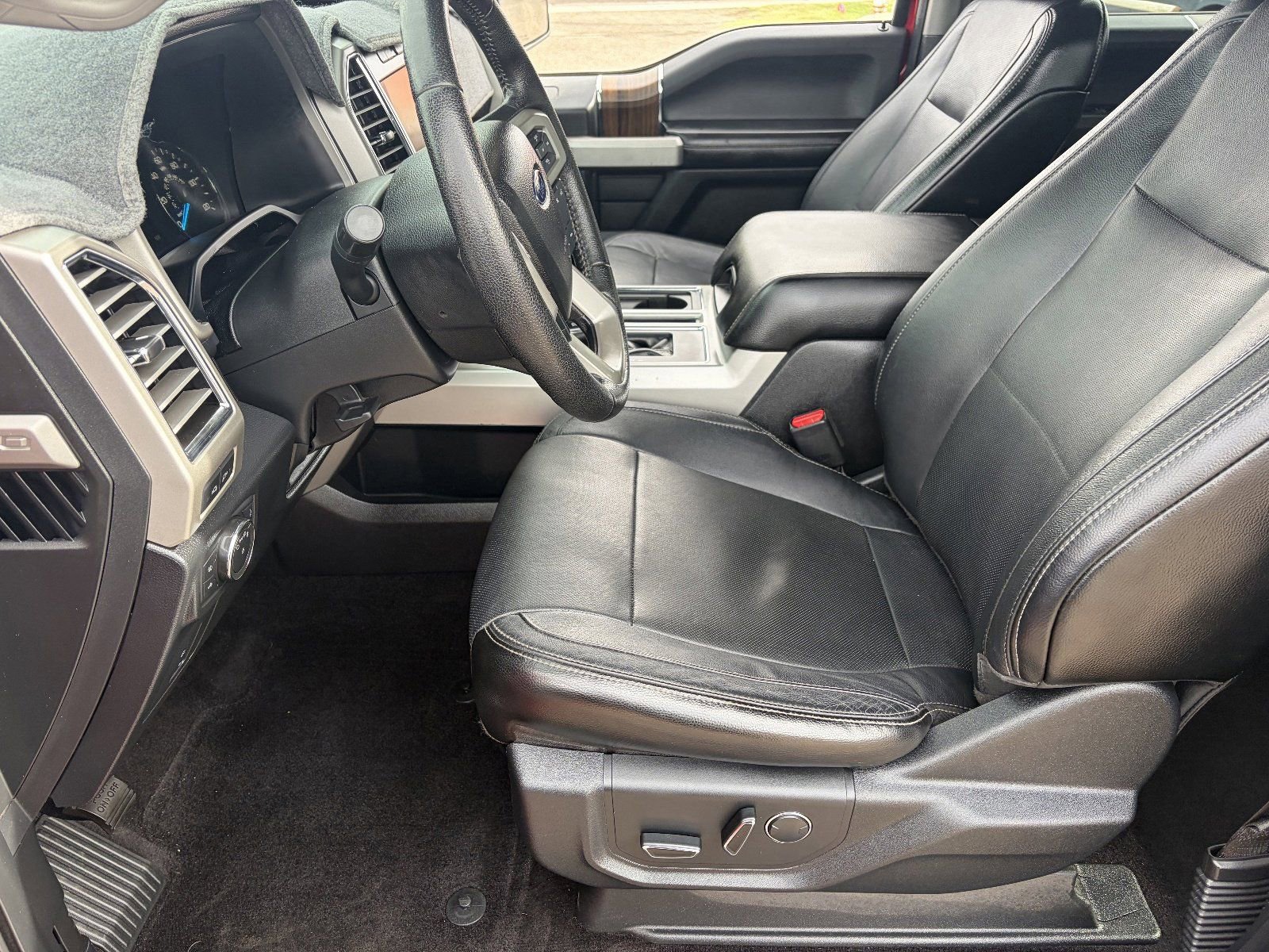 Used 2015 Ford F150 Lariat w/ Equipment Group 501A Mid AWD/4WD image 20