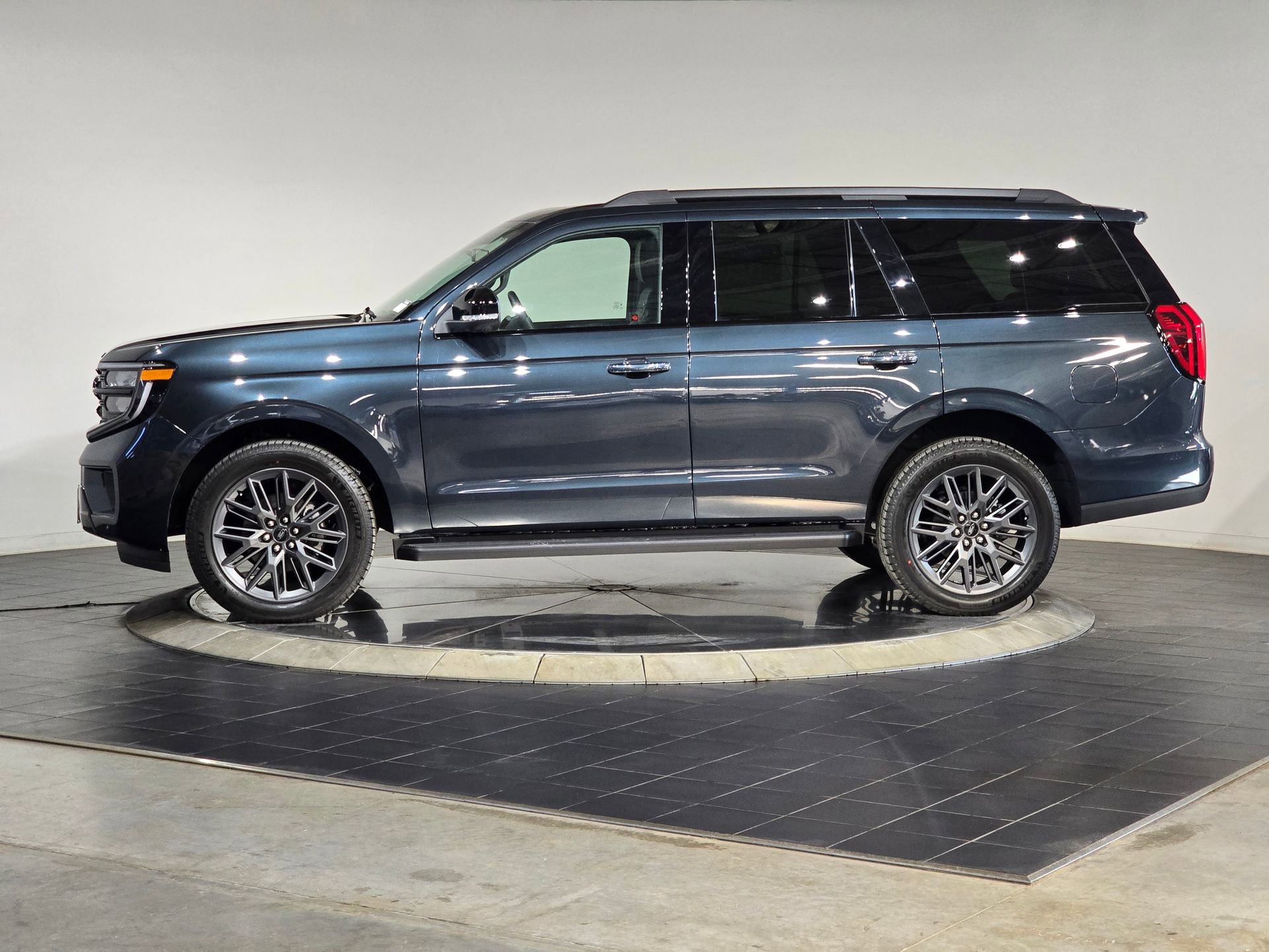 New 2026 Ford Expedition Platinum w/ Stealth Appearance Package image 7