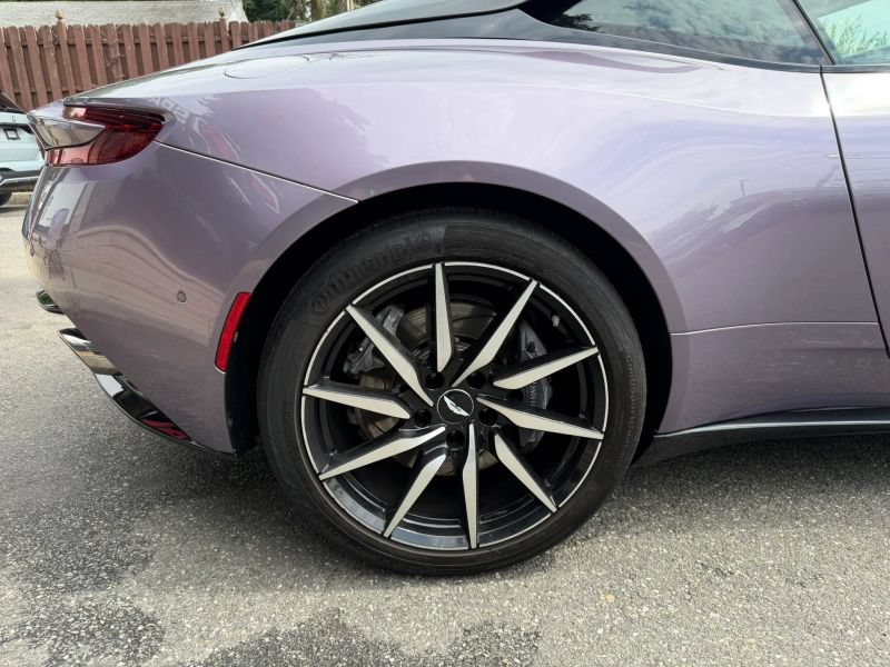 Used 2017 Aston Martin DB11 V12 RWD image 13