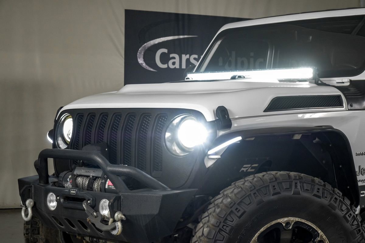 Used 2018 Jeep Wrangler Unlimited Sahara AWD/4WD image 39