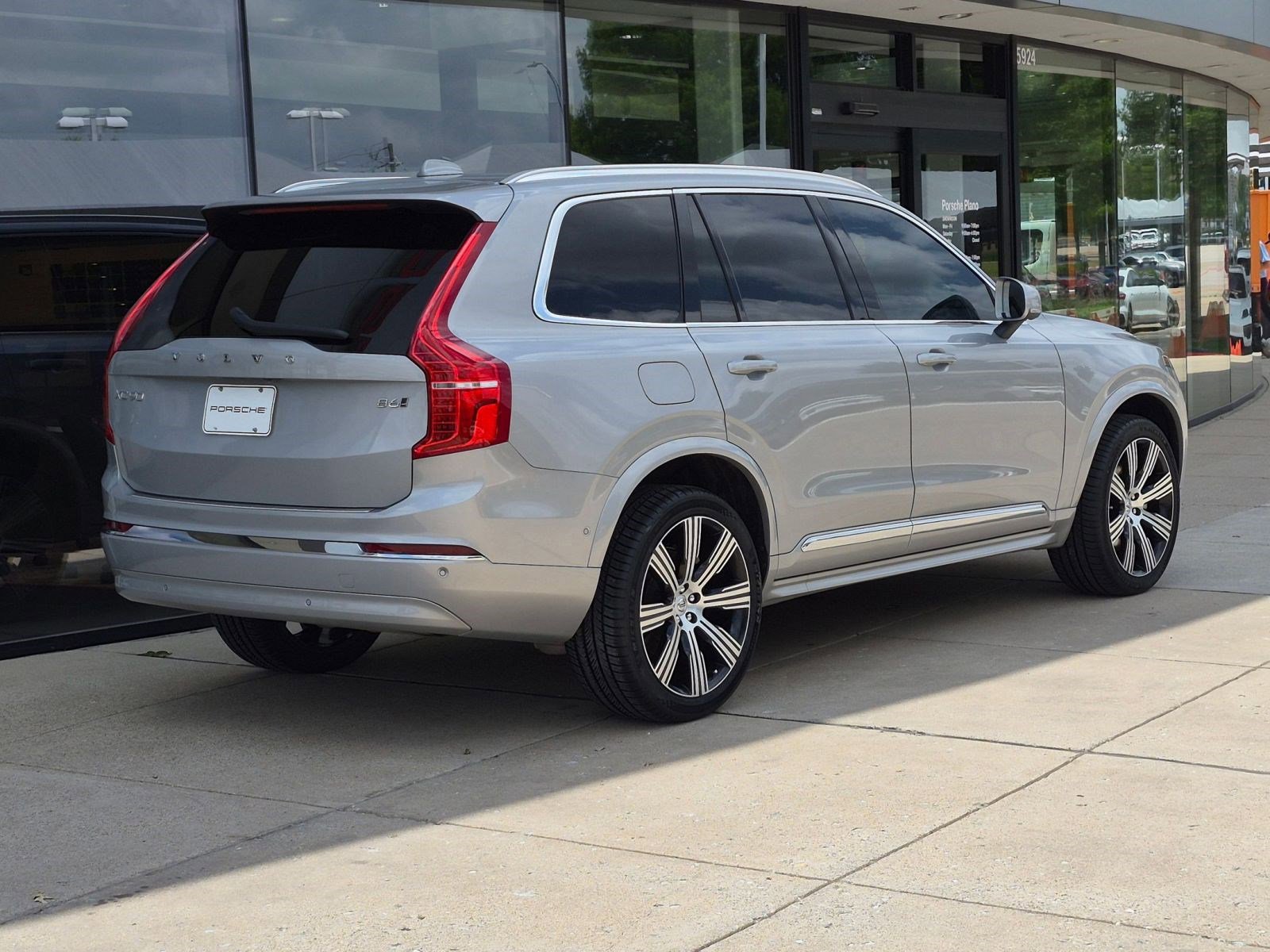 Used 2023 Volvo XC90 B6 Ultimate w/ Protection Package Premier AWD/4WD image 9