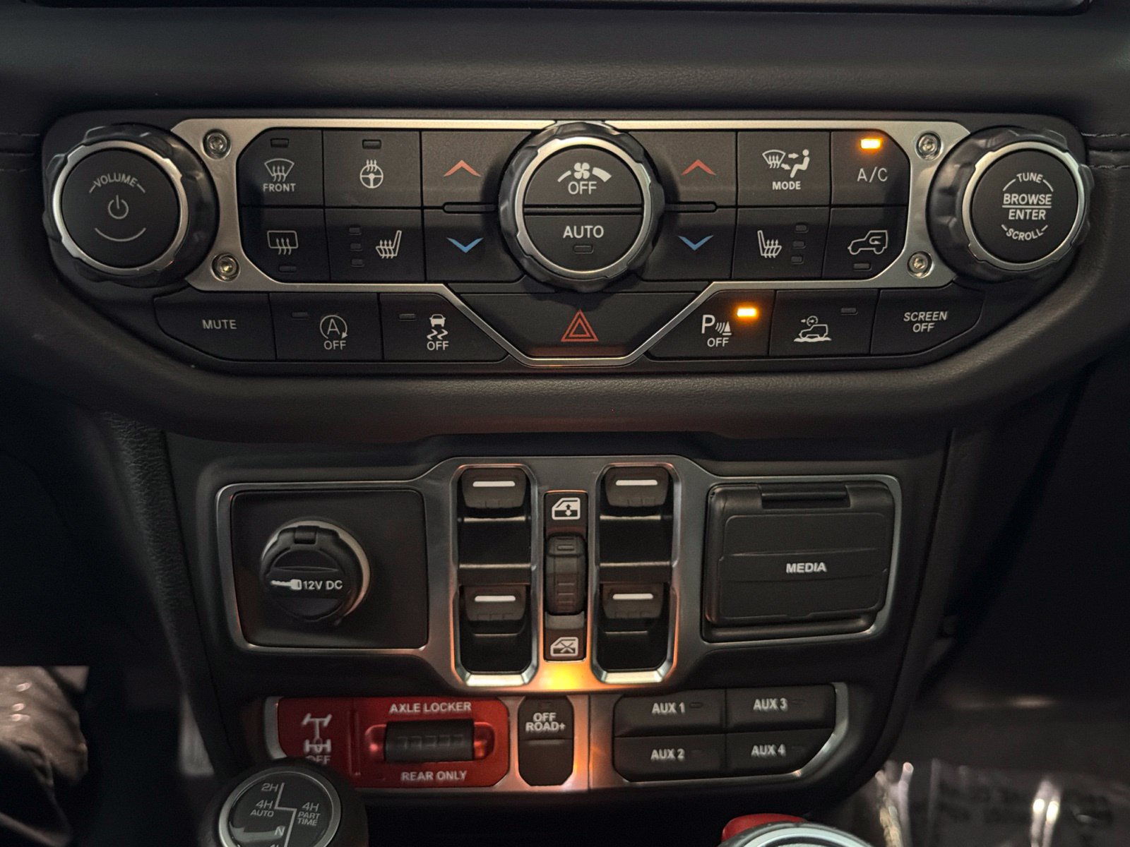 Used 2025 Jeep Gladiator Mojave AWD/4WD image 34