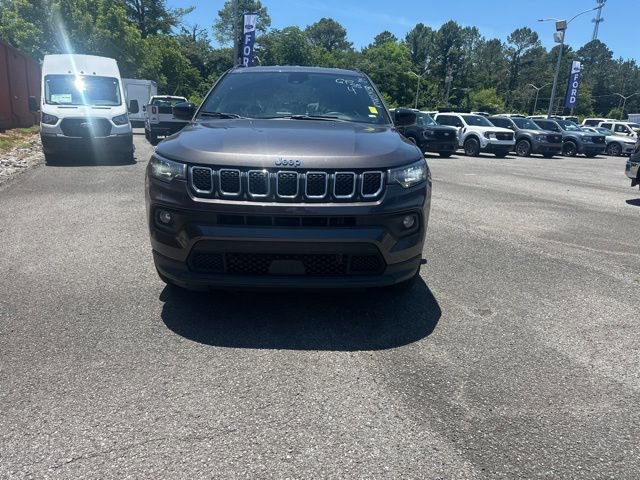 Used 2024 Jeep Compass Latitude AWD/4WD image 2