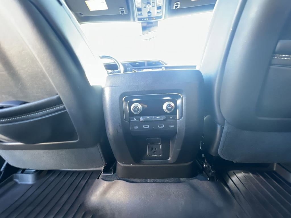 Used 2023 GMC Yukon XL Denali Ultimate image 22