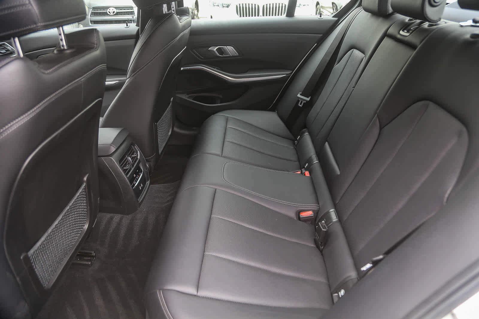 Used 2022 BMW 330i Sedan w/ Driving Assistance Package image 15