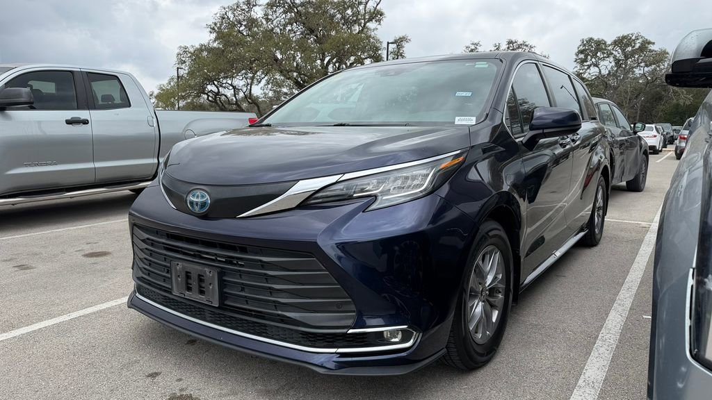 Certified 2022 Toyota Sienna XLE image 16