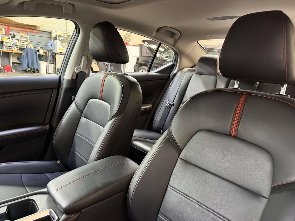 Used 2025 Nissan Sentra SR w/ SR Premium Package FWD image 9
