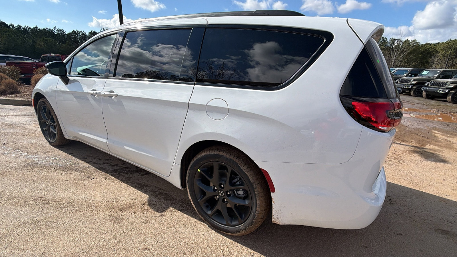 New 2026 Chrysler Pacifica Select image 10