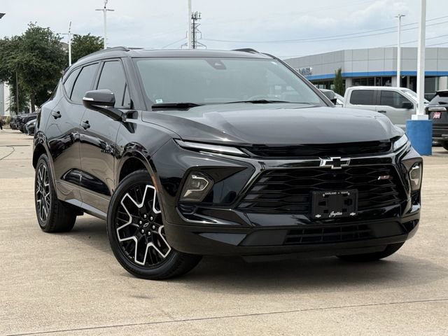 Used 2023 Chevrolet Blazer RS w/ Driver Confidence II Package FWD image 2