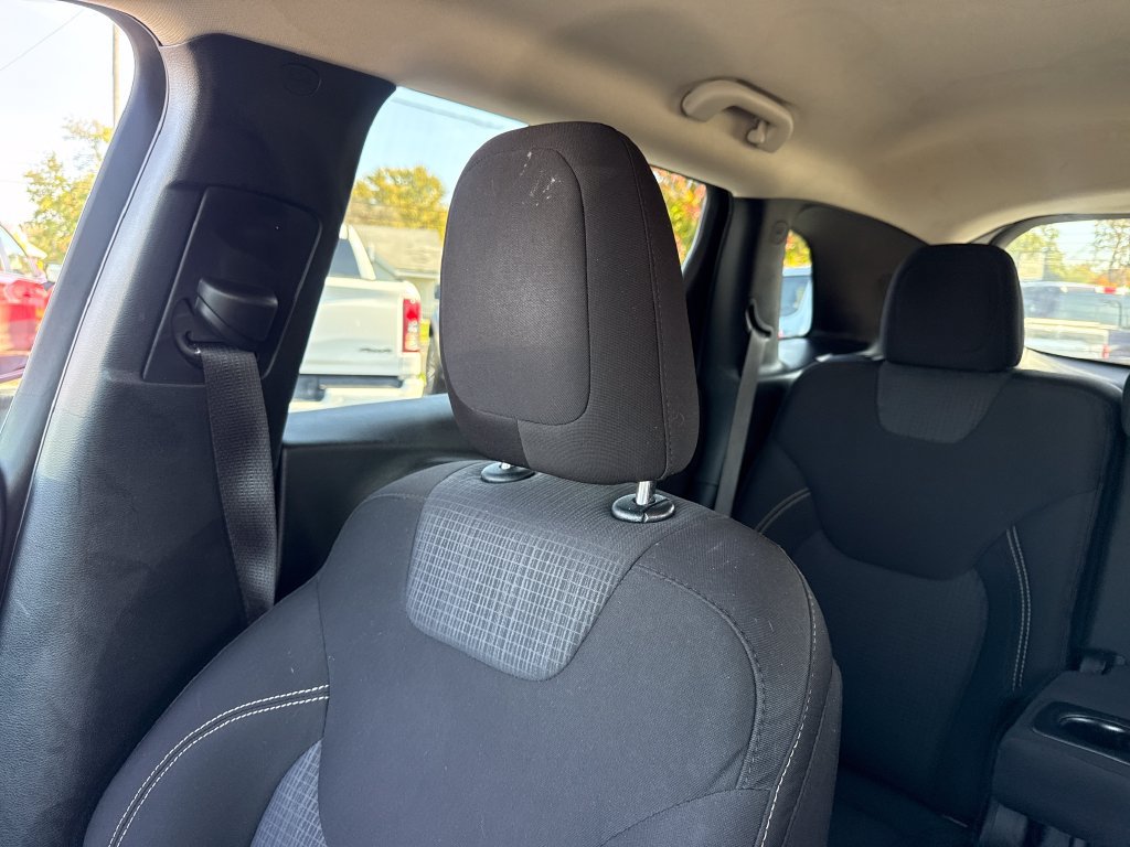 Used 2015 Jeep Cherokee Latitude w/ Cold Weather Group AWD/4WD image 41