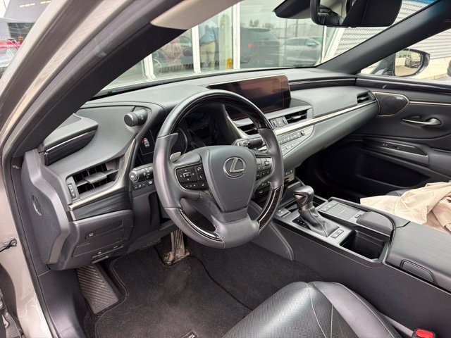 Used 2021 Lexus ES 300h w/ Accessory Package FWD image 2