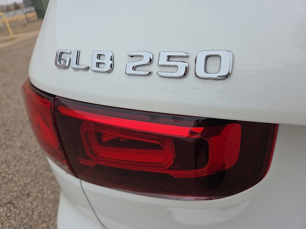 Used 2021 Mercedes-Benz GLB 250 w/ Premium Package image 17