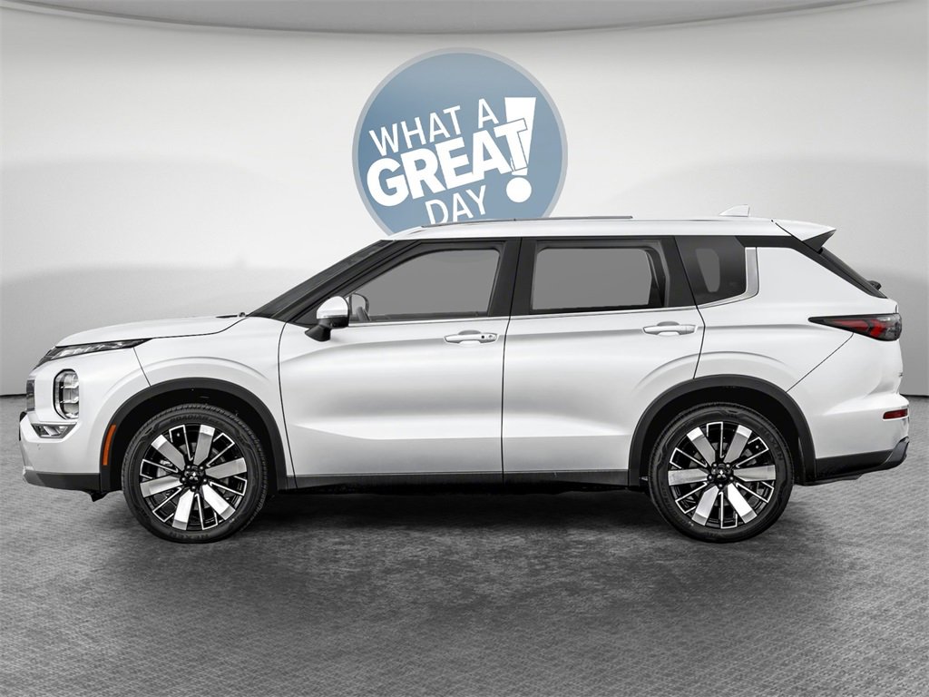 New 2025 Mitsubishi Outlander SE image 3