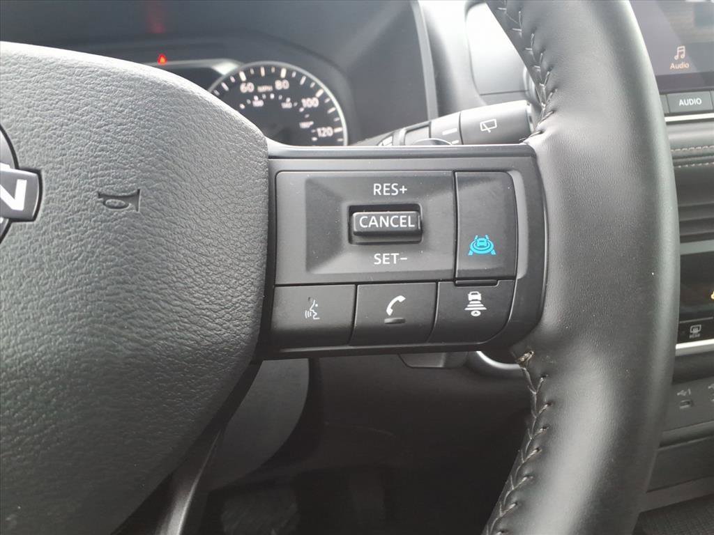 Used 2025 Nissan Rogue SV image 24