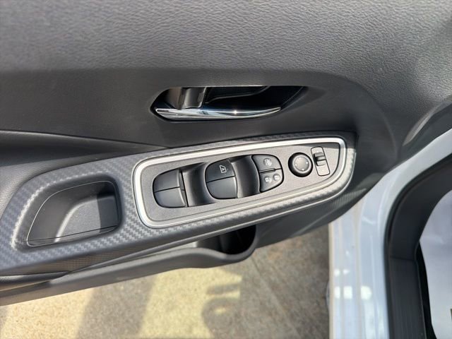 New 2025 Nissan Versa SR FWD image 11