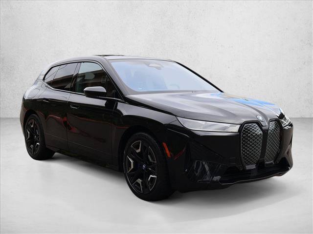 Used 2023 BMW iX xDrive50 w/ Sport Package AWD/4WD image 4