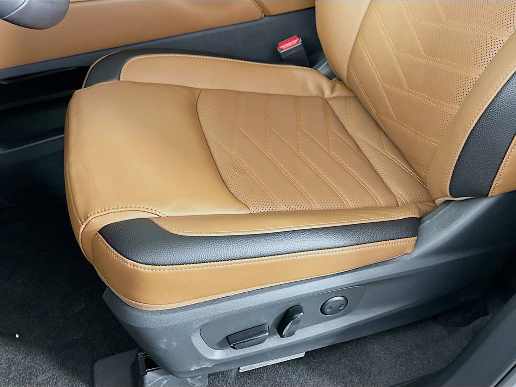 New 2025 Nissan Pathfinder Platinum w/ Black Appearance Package image 27