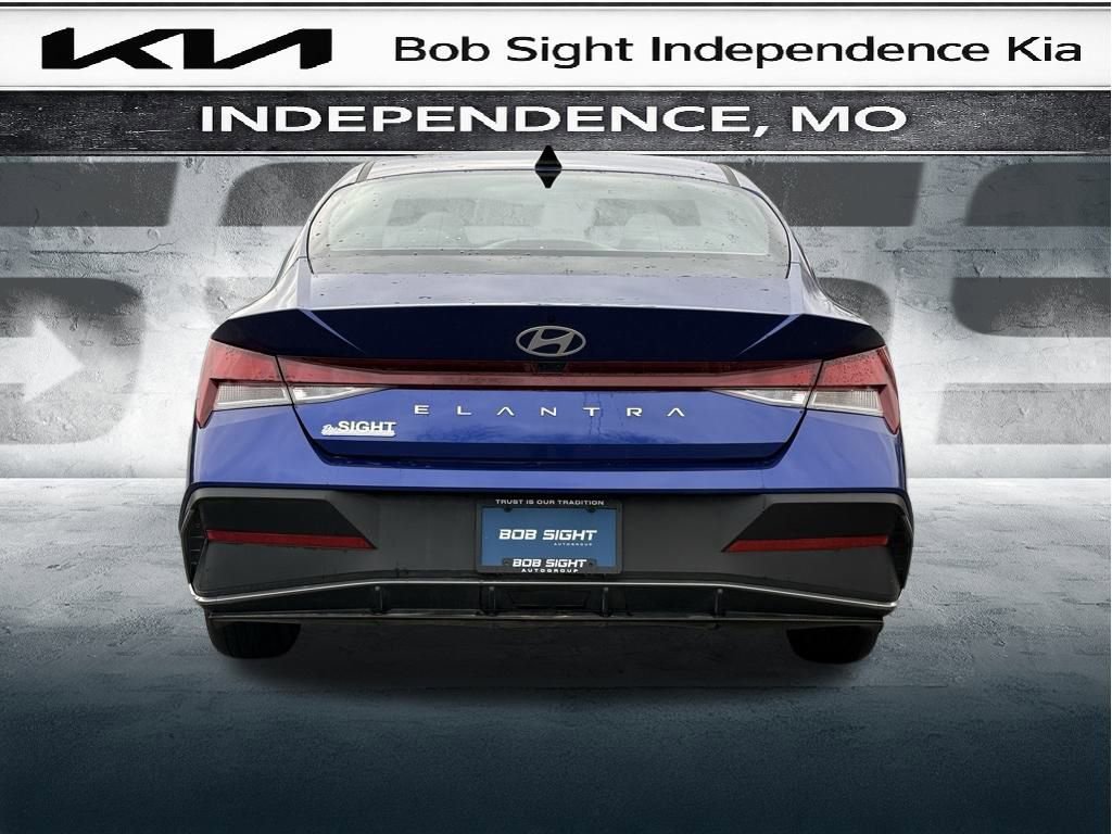 Used 2024 Hyundai Elantra SE image 10