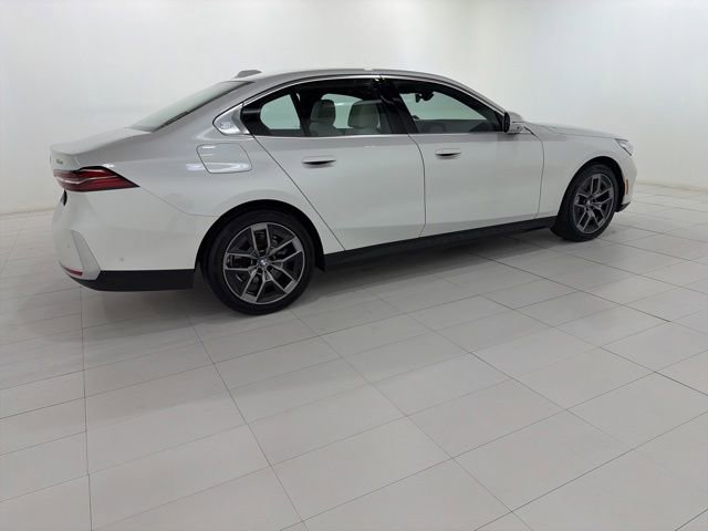 Used 2026 BMW 530i xDrive w/ Premium Package AWD/4WD image 6