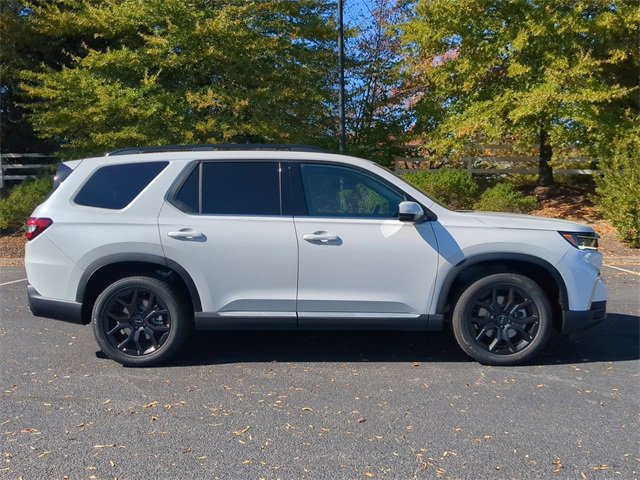 New 2025 Honda Pilot Touring image 3