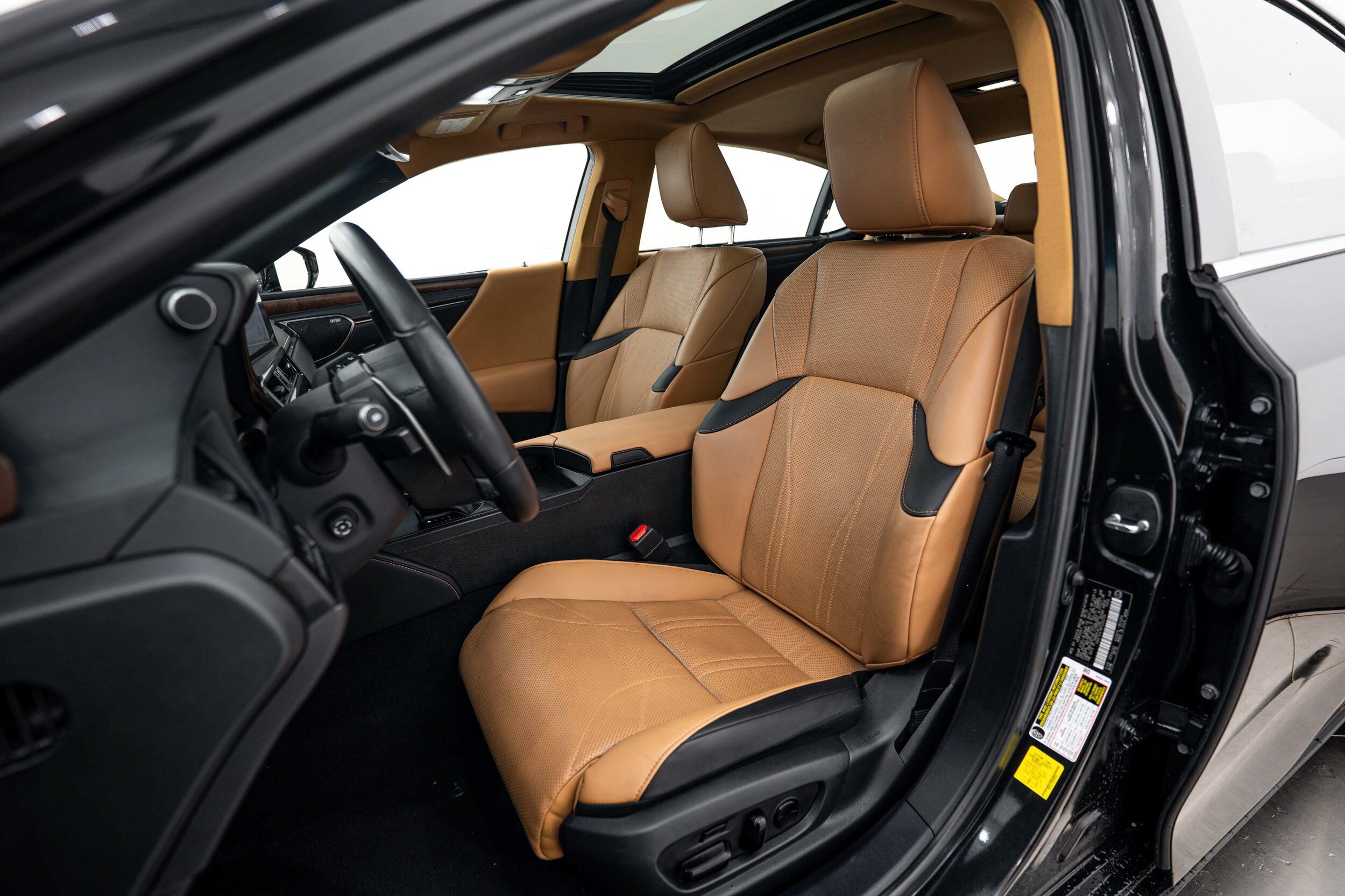 Used 2023 Lexus ES 300h Ultra Luxury w/ Accessory Package (Z2) FWD image 17