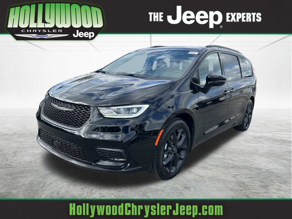 New 2026 Chrysler Pacifica Limited w/ S Appearance Package