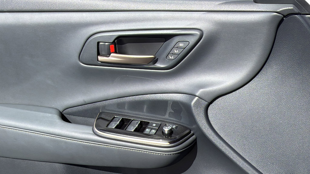 Certified 2025 Toyota Crown Signia w/ Advanced Technology Package image 22