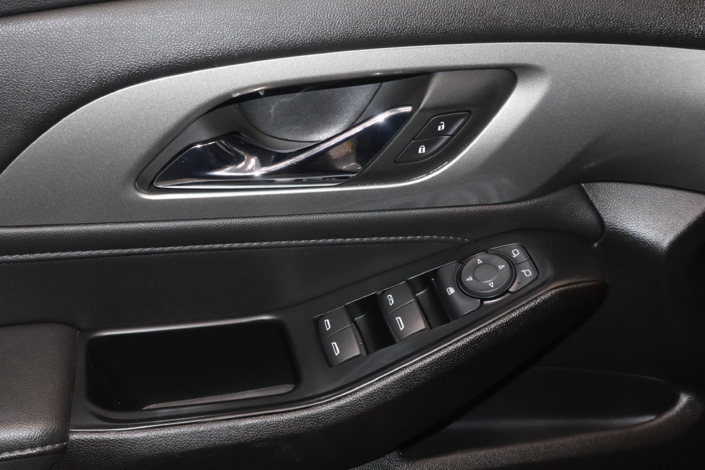 Used 2023 Chevrolet Traverse LT FWD image 17