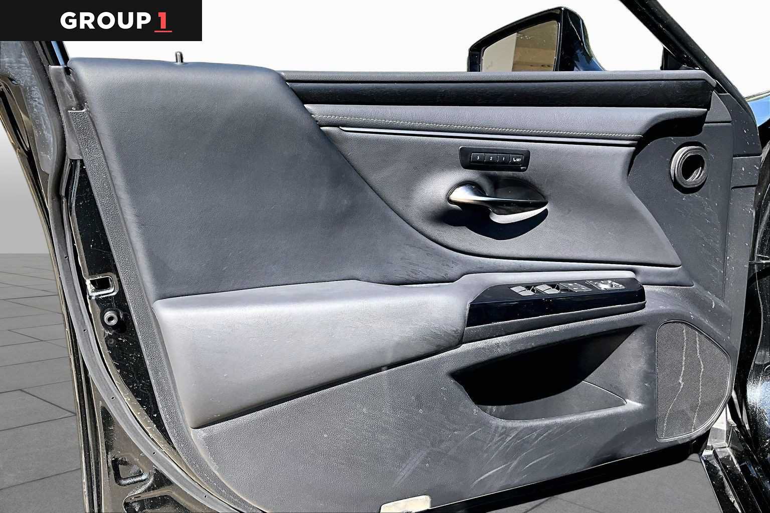 Used 2025 Lexus ES 350 w/ Premium Package FWD image 19