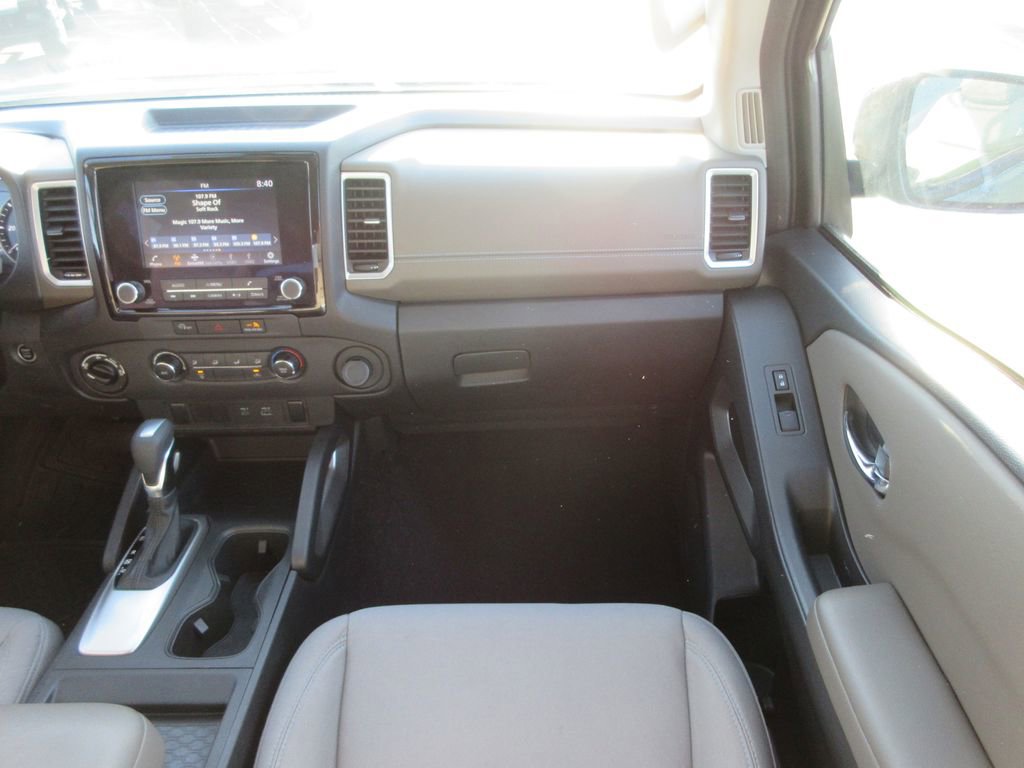 Used 2023 Nissan Frontier SV image 18