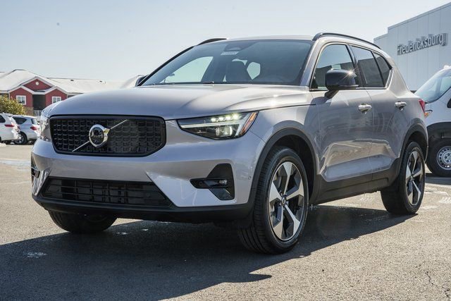 New 2026 Volvo XC40 B5 Plus w/ Protection Package Premier image 3