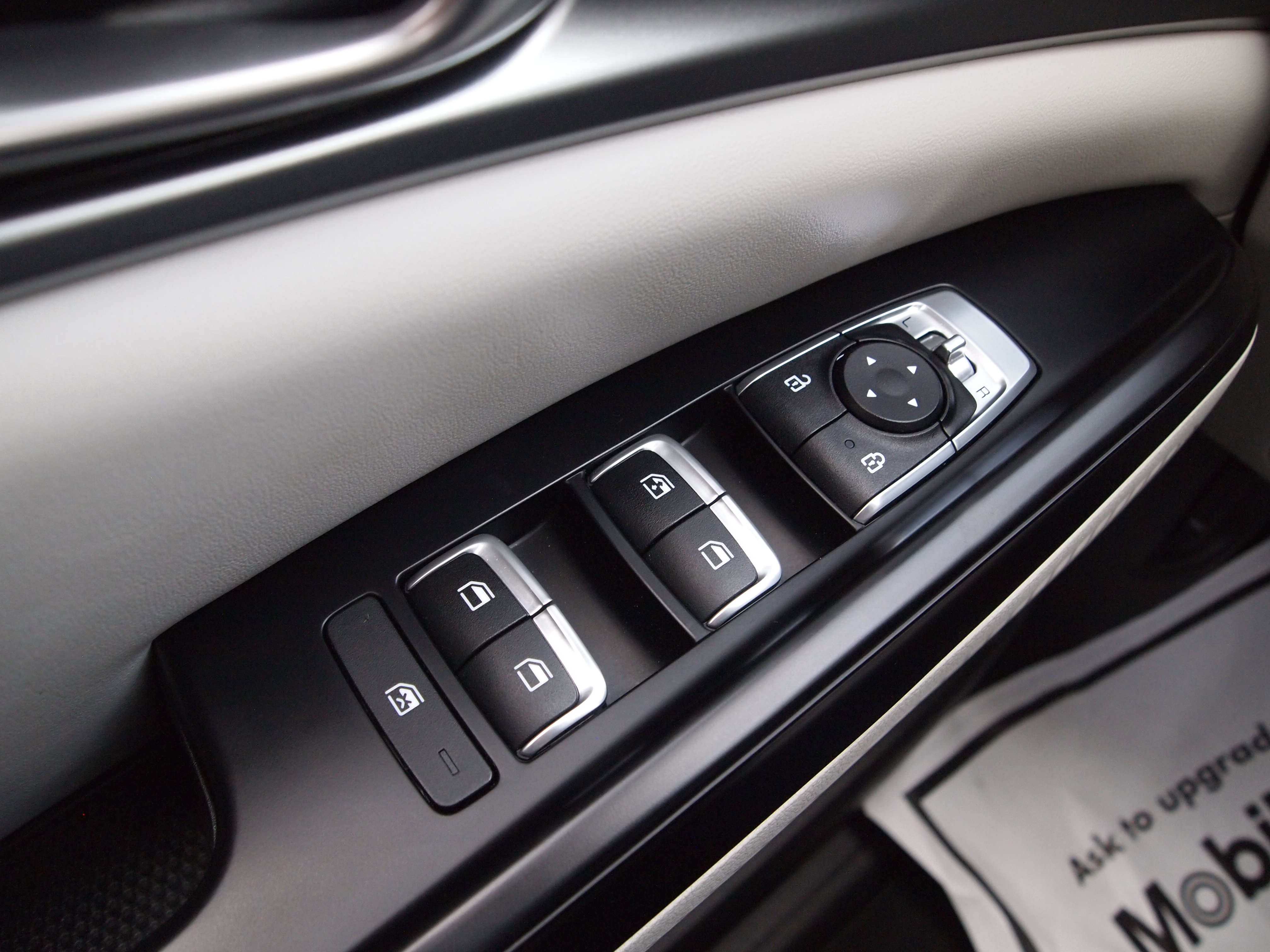 Used 2023 Kia Carnival LX FWD image 27