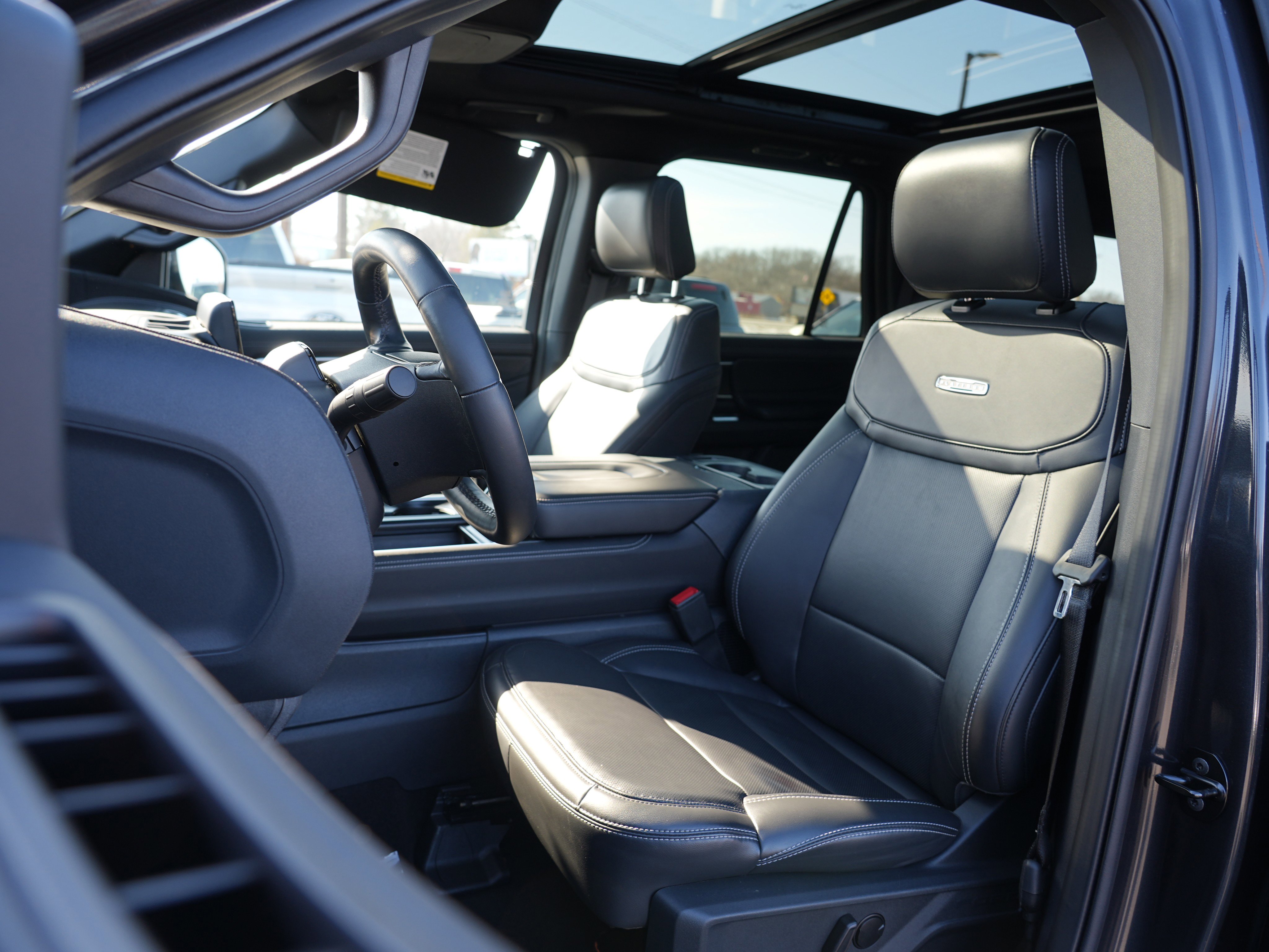 Used 2025 Ford Expedition Max Platinum w/ Stealth Appearance Package AWD/4WD image 14