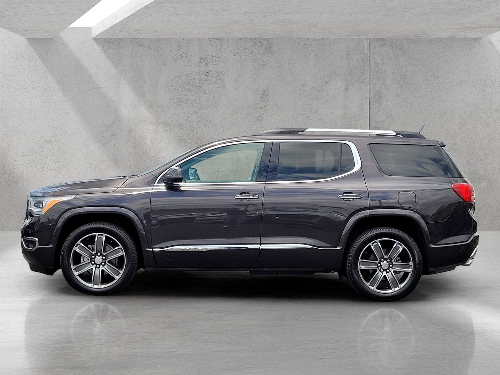 Used 2018 GMC Acadia Denali w/ Technology Package FWD image 7