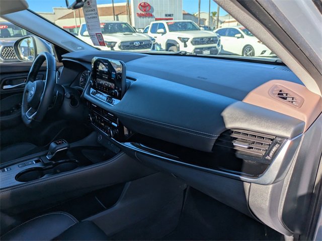 Used 2023 Nissan Rogue SL w/ SL Premium Package image 22