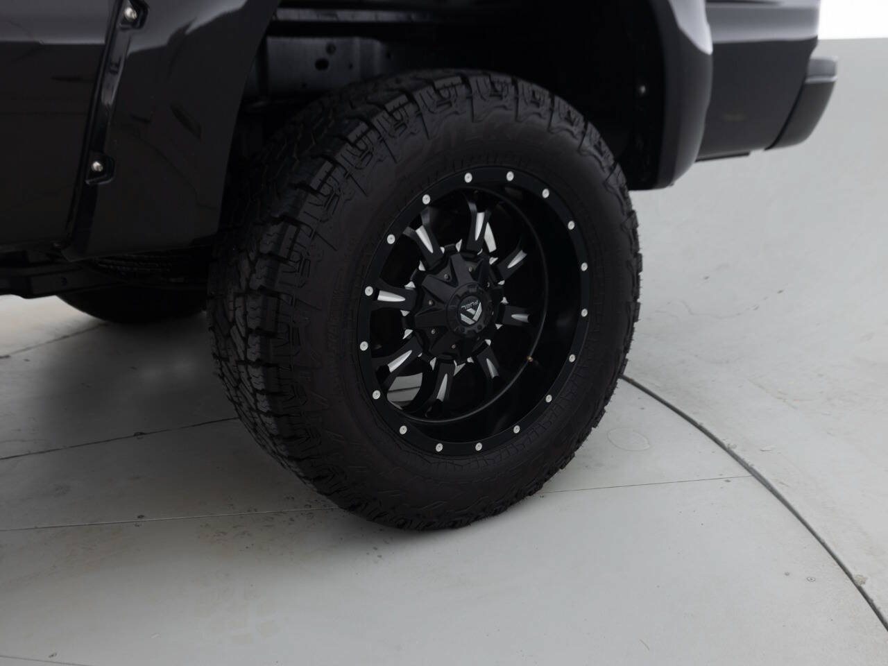 Used 2015 Ford F250 Platinum w/ FX4 Off-Road Package AWD/4WD image 22
