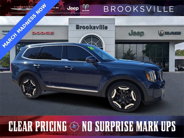 Used 2024 Kia Telluride S w/ S Sunroof Package