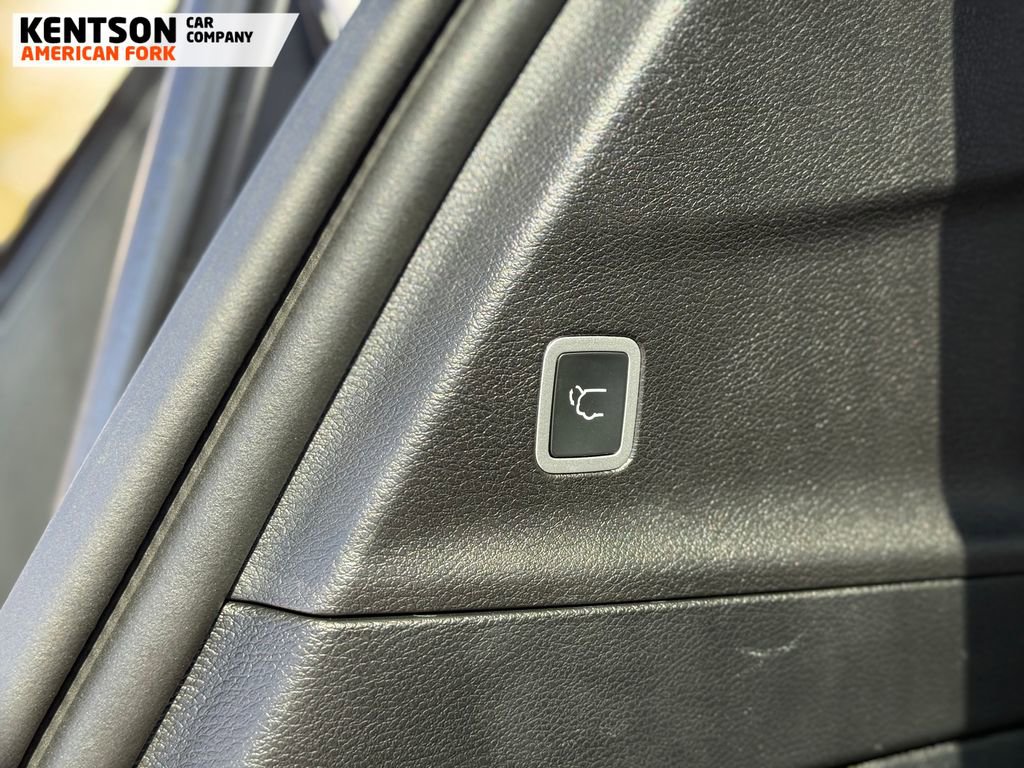 Used 2026 Chrysler Pacifica Limited image 45