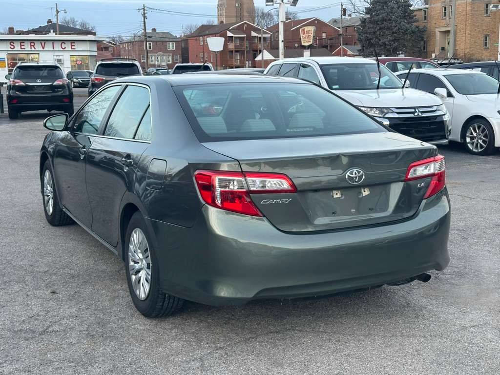 Used 2014 Toyota Camry L image 5