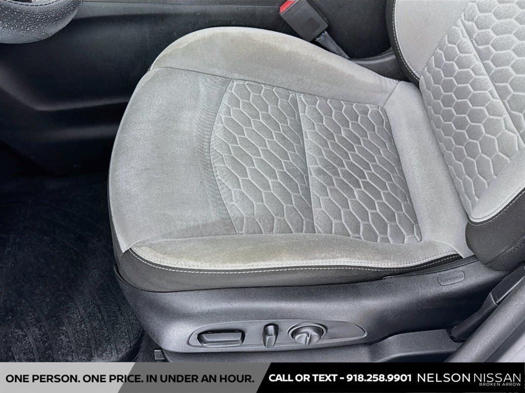 Used 2020 Chevrolet Equinox LS w/ LS Convenience Package FWD image 18