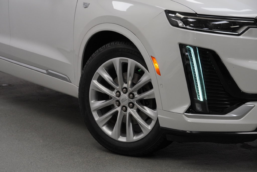 Used 2020 Cadillac XT6 Premium Luxury w/ Platinum Package FWD image 9