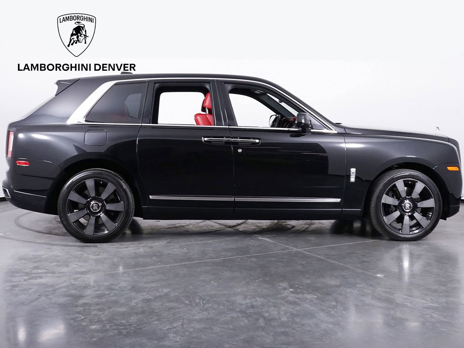 Used 2022 Rolls-Royce Cullinan w/ Cullinan Package image 8